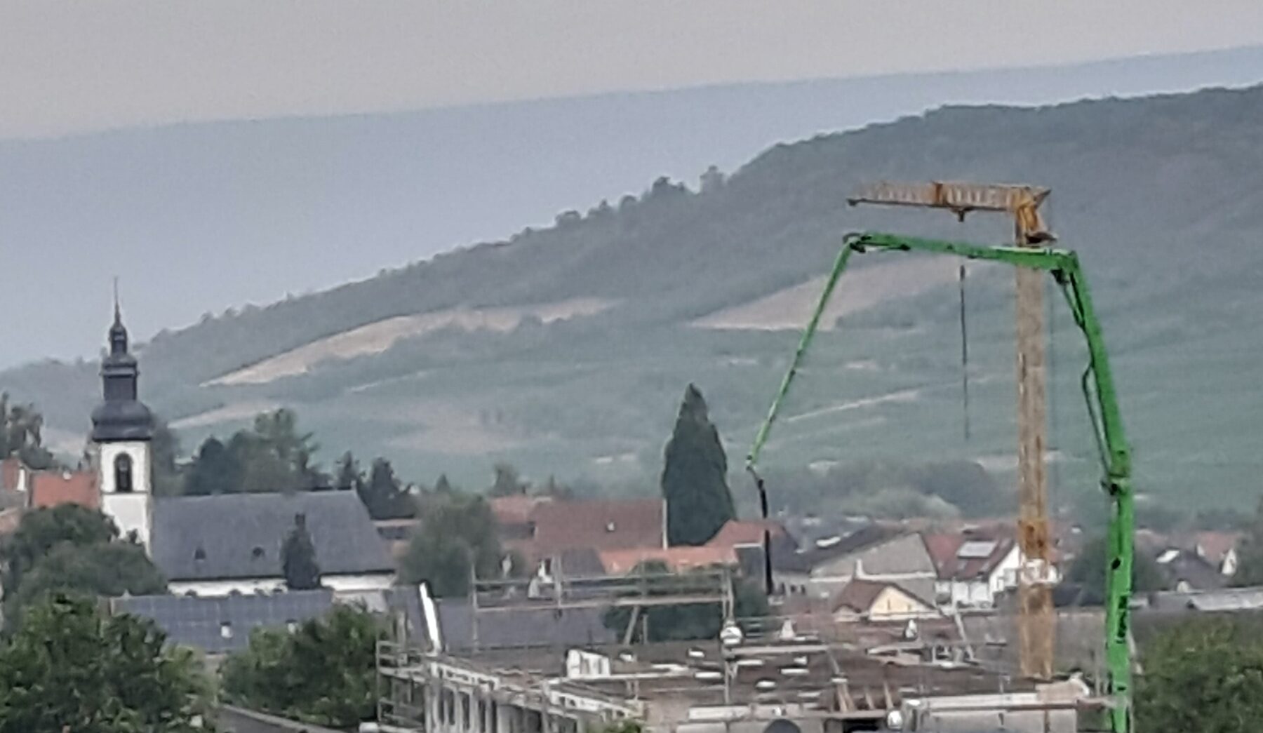 Rohbau eines Mehrfamilienhauses